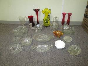 lot 54 image: Fancy glassware...