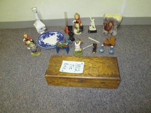 lot 56 image: 1912 tie box and collectable items
