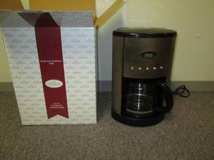 lot 62 image: 13 Cup automatic coffee maker...