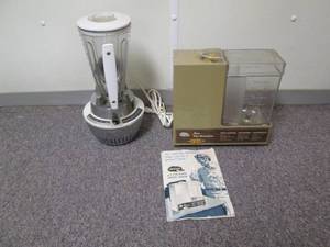 lot 65 image: Ice crusher and mixer...