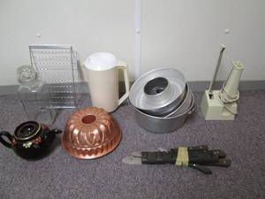 lot 69 image: Kitchenware...