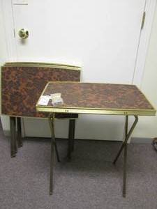 lot 72 image: Set of 4 vintage TV trays...