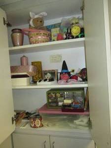 lot 81 image: Halloween and Easter decor plus a s...