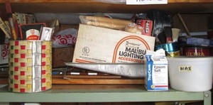 lot 87 image: Shelf filled with painting supplies...