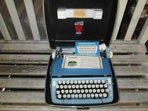 lot 122 image: Manual typewriter in excellent cond...