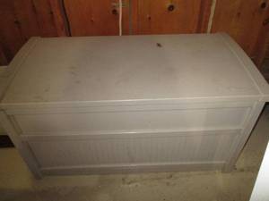 lot 138 image: Plastic storage bench in good condi...