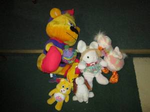 lot 146 image: Lot of stuffed animanls