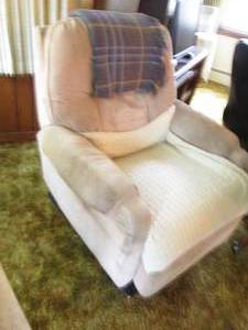 lot 163 image: Gold tone power recliner with accen...