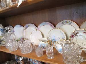 lot 174 image: Vintage fine China and cut glass co...