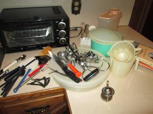 lot 184 image: Hamilton Beach toaster oven, kitche...