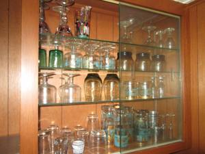 lot 187 image: Cabinet filled with drink glasses...