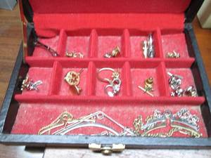 lot 196 image: Jewelry box filled with jewelry...