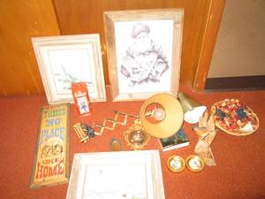 lot 201 image: Collection of home decorative otems...