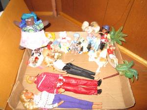 lot 205 image: Collection of vintage dolls...