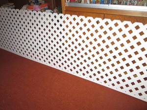 lot 210 image: 8 x 2 plastic trellis...