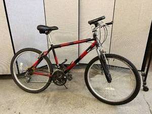 lot 9 image: Nex&nbspShimano 21 Speed Bicycle Bike with Bontrager Connection Trail Tires - In Great Condition