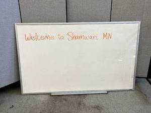 lot 19 image: Quartet S535 60 x 36 Classroom Office Meeting Dry Erase Board Whiteboard - In Great Condition