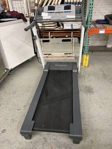 lot 49 image: Reebok 8000 ES Exercise Gym Workout Treadmill - Great Condition However Needs Keys To Function - Purchase Online