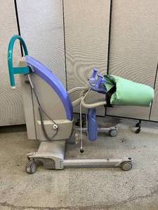 lot 52 image: ArjoHuntleigh Sara Plus Sit-To-Stand Patient Power Lift - Untested Has Battery No Charger  