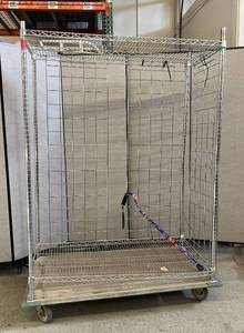 lot 8 image: Metro Mobile Shelving Storage Cart Truck - In Good Condition