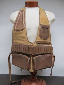 lot 25 image: Excellent Vintage Canvas & Leather HuntingGun Vest 