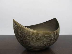 lot 28 image: Old Vintage Chased Brass Middle Eastern or Central Asian Begging Bowl