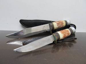 lot 35 image: Pair of Vintage Tomahawk Brand Stag Handle Hunting Knives