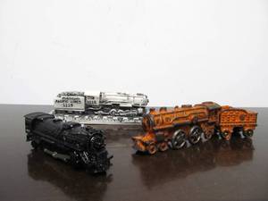 lot 71 image: Group of Smaller Sized Trains - Including Orig Antique 1920s Cast Iron Engine & Coal Car