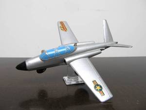 lot 97 image: Heavy Vintage Working Cast Metal SCHUCO Wind-Up Airplane wKey