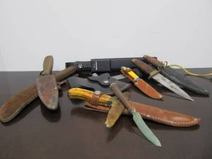 lot 102 image: Lot of Vintage Fixed Blade Knives