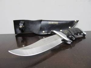 lot 103 image: Very Cool Vintage DEFENDER Fixed Blade Knife wSheath