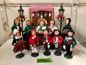 lot 195 image: Lot of Byers Choice Carolers Christmas Figures #2