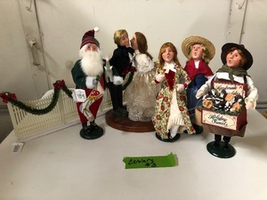 lot 196 image: Lot of Byers Choice Carolers Christmas Figures #3