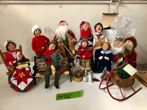 lot 198 image: Lot of Byers Choice Carolers Christmas Figures #5