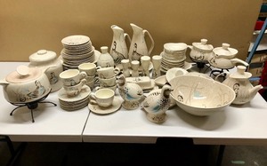 lot 200 image: Wonderful Large Lot of Mid Century Red Wing Bob White Dishware