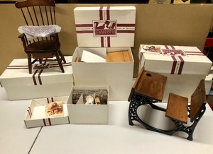 lot 206 image: Lot of Genuine AMERICAN GIRL Doll Accessories & Furniture