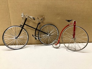 lot 152 image: 2 Larger Diecast Metal Antique Style Bicycles