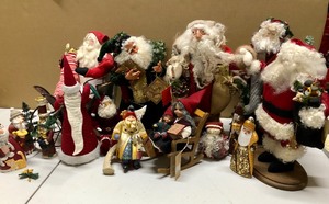 lot 162 image: Higher End SANTA CLAUS Christmas Figures #3