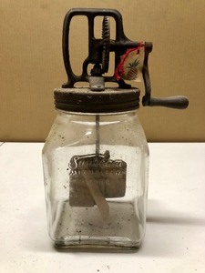 lot 177 image: Primitive AntiqueVintage 1920s era Sunbeam Mixmaster Churn