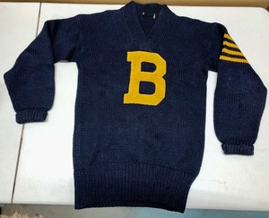 lot 178 image: Vintage 1930s-40s era Wool College or High School Sweater B