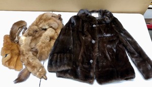 lot 181 image: Genuine Vintage Mink Fur Stole & Coat