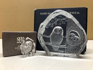 lot 166 image: 2 Signed Scandinavian MATS JONASSON Sweden CrystalGlass Owl Sculptures