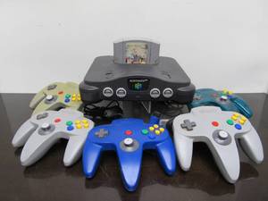 lot 147 image: Nintendo 64 N64 Video Game System w5 Controllers & Mario Kart 64
