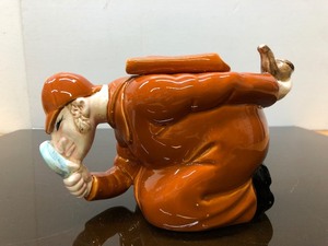 lot 285 image: Very Cool Vintage SHERLOCK HOLMES Ceramic Pitcher
