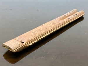 lot 286 image: Vintage Hand Carved Balkan Dvojnice Double Flute Instrument