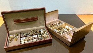 lot 291 image: Estate Lot of Vintage Mens Accessories etc