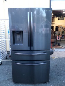 lot 7 image: Very Nice Clean SAMSUNG Model RF24R7201SGAA Refrigerator