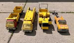 lot 293 image: Lot of Large Vintage Metal TONKA Vehicles