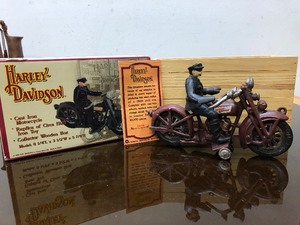 lot 314 image: Antique Style Cast Iron HARLET DAVIDSON Motorcycle wRider
