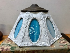 lot 316 image: Vintage White on Blue Slag Glass Lamp Shade